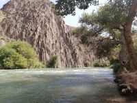 Wanderung im Charyn-Canyon: am Fluss Charyn