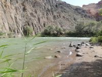 Wanderung im Charyn-Canyon: am Fluss Charyn