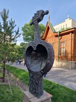 Skulptur eines Narkobyz: einem traditionellen kasachischen Streichinstrument, Almaty &ndash; &copy; Andrey Kulikov (Eberhardt TRAVEL)