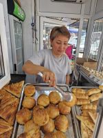 Dorfbasar im Iugurendorf Bayseit: Samsa &ndash; &copy; Andrey Kulikov (Eberhardt TRAVEL)