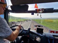 mit dem neuen Busfahrer Vjatscheslav, Kyrgistan &ndash; &copy; Andrey Kulikov (Eberhardt TRAVEL)
