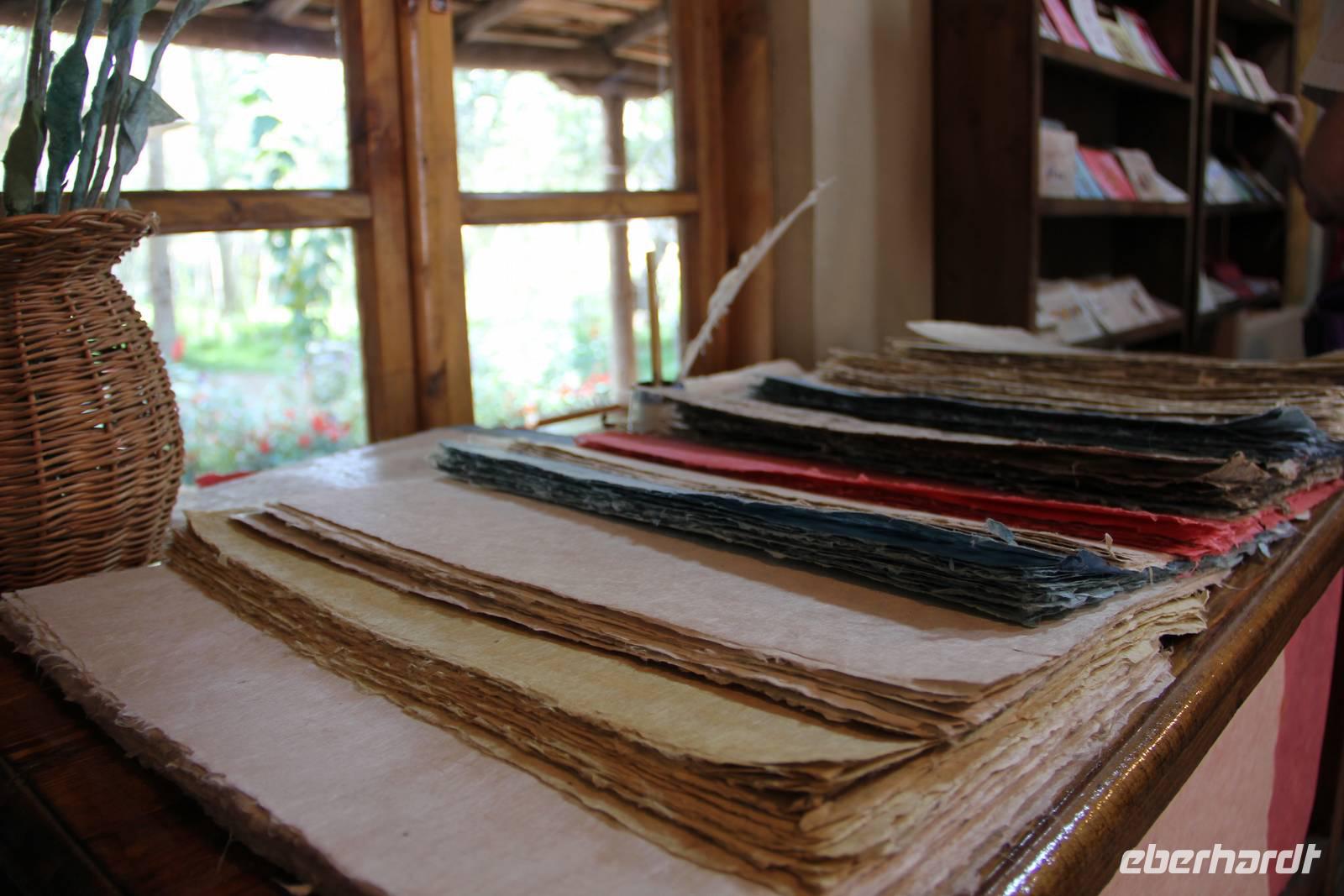 in der Seidenpapierfabrik Koni Ghil Meros in Samarkand