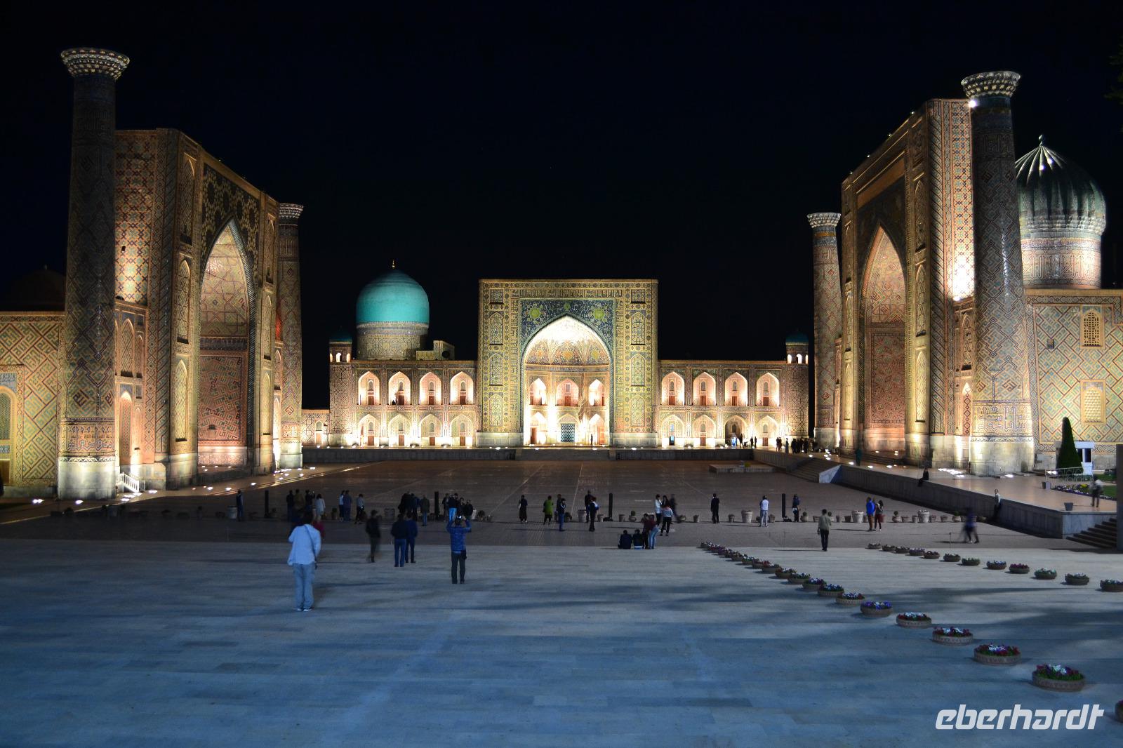 Usbekistan - Registan-Platz in Samarkand bei Nacht