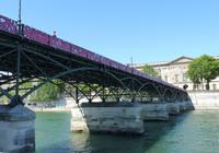 neue Brückengeländer an der Seine