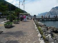 Wir warten auf die Überfahrt von Torbole nach Limone.