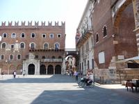 Zwei Palazzi der Herrscherfamilie Scaliger aus dem 13.Jh.