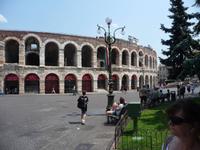 Die zweitgrößte noch erhaltene antike Arena liegt in Verona an der Piazza Bra.