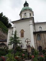 Peterskirche + Friedhof