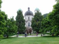 Dreifaltigkeitskirche, rechts der Salzach