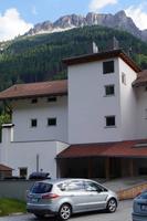 Der Parkplatz neben dem Hotel