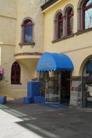 im Innenhof des Schlosses