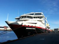 18.06.15: 'M/S Midnatsol' in Svolvaer