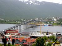 Panoramablick auf Tromsø mit der Tromsø-Brücke