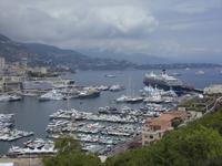 Blick auf den Hafen von Monaco mit Mein Schiff 2