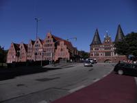 Holstentor und Salzspeicherhäuser in Lübeck