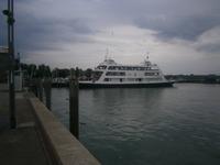 Die Fähre wird entladen und wieder neu beladen