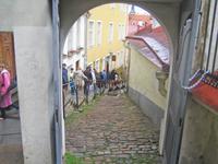 hundert Stufen hinab ... 