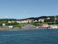 Hängebrücke zum Hafen