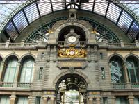 Im Antwerpener Bahnhof
