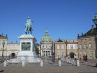 Stadtrundfahrt in Kopenhagen (Schlossplatz Amalienborg mit Denkmal Frederik V. und Marmorkirche)