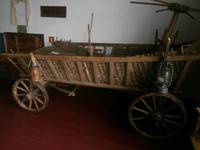 Ein alter Leiterwagen