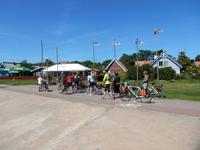 Gruppe vor dem Mittagessen (Fisch-Laden)