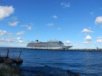 großes Schiff im Hafen von Tallinn