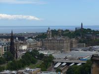 Blick auf Bahnhof u. Neustadt von Edinburgh von Castle aus