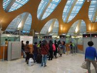 002 Passkontrolle am Flughafen