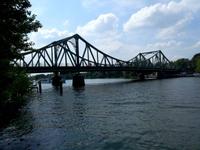 Fahrt von Berlin nach Potsdam über die Glienicker Brücke