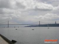 Lissabon - Blick auf Bruecke 25.April und Crisot Rei Statue
