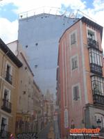 Madrid - Hauswandgemaelde - Spiegelung der StraÁ?e mit erstem Hochhaus