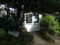 Abholstelle der Medizin beim Arzt von Sark - hier ist Selbstbedienung