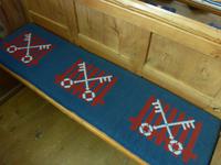 Sitzplätze in Kirche speziell für die Gefangenen auf Sark