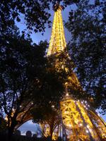 Eifelturm mit Lichtershow