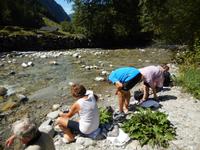 Fusbad im Fluss