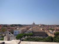 Der Petersplatz mit Petersdom und dem Vatikanstaat