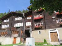 0406 Glacier-Bernina-Express- Fahrt durch das Goms - Stopp in Niederwald - Denkmal für Cäsar Ritz