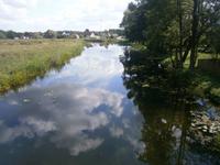 Blick von der Eisenbahnbrücke auf Sypitki