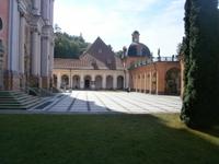 der gegenüberliegende Kreuzgang