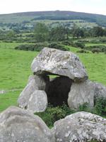 21 Dolmen eingepasst in der Landschaft