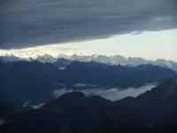Langsam geben die Wolken den Blick vom Säntisgipfel frei