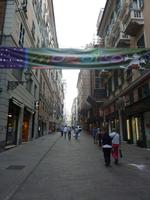 Dies hier war eine der breiteren Gassen. Das Plakat wirbt für eine Ausstellung des berühmten Comic-Zeichners Mordillo. Seine freizüzigen Comics kann ich übrigens sehr empfehlen.