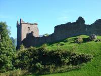 Urquhart Castle im Sonnenschein