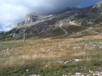 Hinter den Seilbahn-Station 