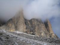 ... steigen immer neue Gebirgsformationen hervor. 