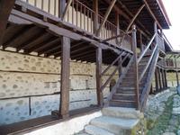 Im Inneren des Rozhen-Klosters