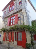 Ile de Re - Saint-Martin- Ausnahme rote Farbe statt dem üblichen Grün