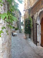 Herrlich diese kleinen verwinkelten und alten Gässchen. Diese machten auch die starke Sonne sehr gut erträglich.