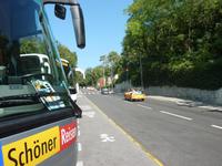 Als wir wieder am Bus ankamen, fuhr gerade eine lange Kolonne französischer Enten vorbei. Also die Autos, nicht die Tiere.
